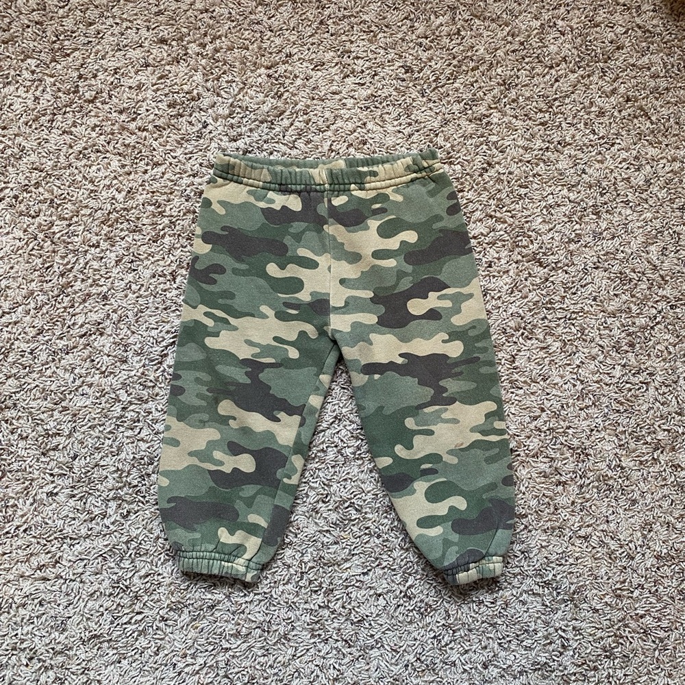 4/$10 Granimals Camo sweatpants